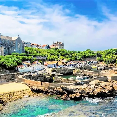 A 250 M De La Plage Des Basques Au Coeur Des Halles De Biarritz